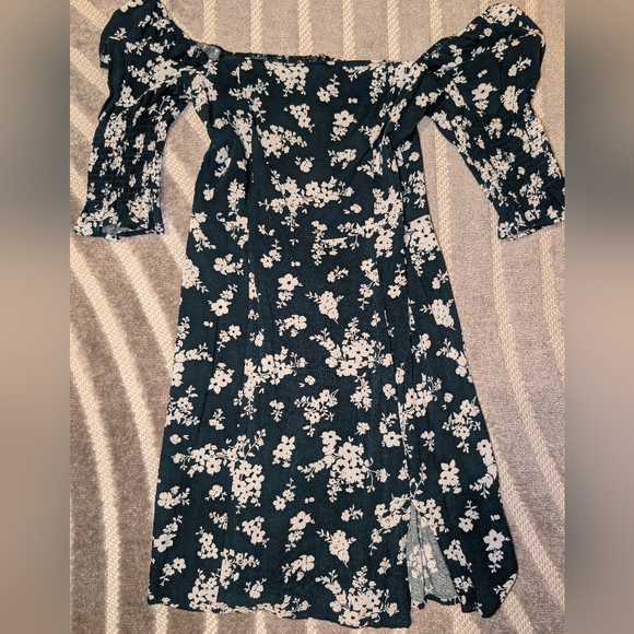 🤍🌊Deep Sea Green Fitted Dress * White Floral Detail * Off-Shoulder Sleeves - Picture 7 of 7